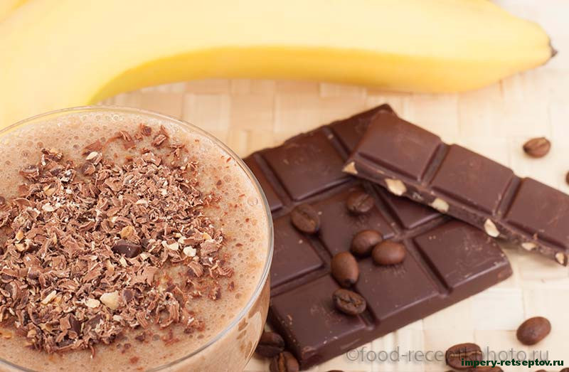 Банановый смузи с кофе и шоколадом