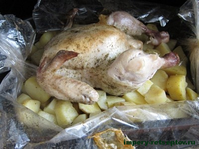 Курица в рукаве с картошкой