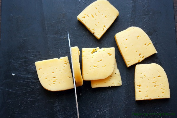 нарезать сыр