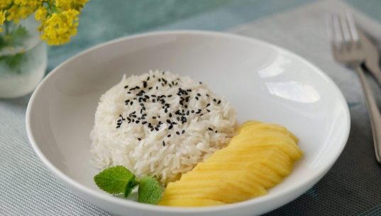 Сладкий рис с манго по-тайски