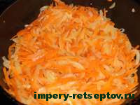 обжарить лук с морковью