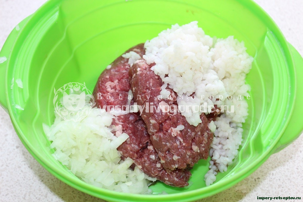 Сочные кабачки фаршированные мясом и рисом под сырной шубкой в духовке