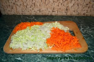 натереть тыкву и морковь, нарезать капусту